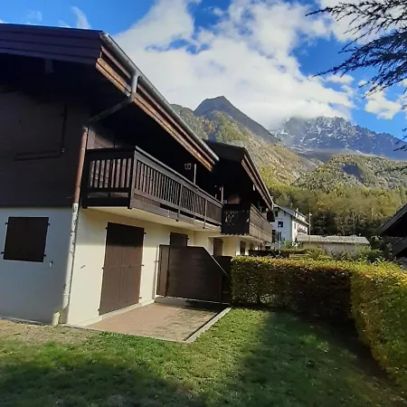 T2 Rez-de-jardin Avec Parking Et Vue Mont Blanc - Fr-1-517-65 Apartment *